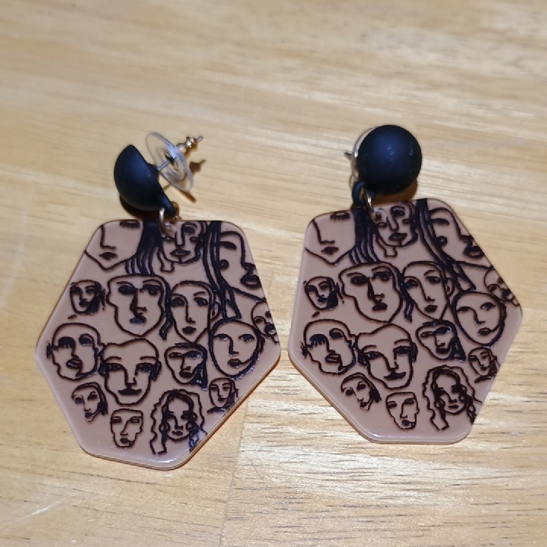 Christian Siriano Brown Girl Earrings 15$